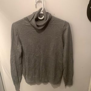 Fabulous Banana Republic Light Grey Turtleneck Soft  Luxury Blend SZ Small